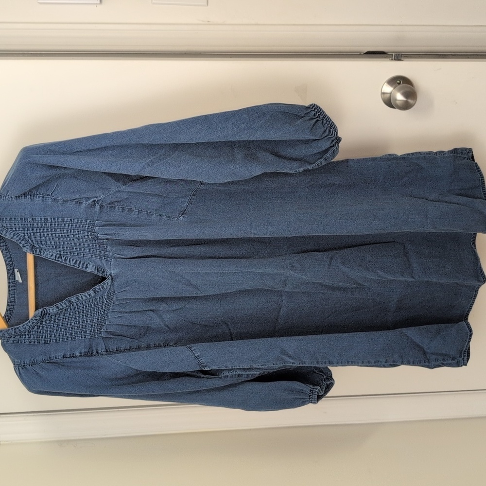 OLD NAVY SPLIT NECK CHAMBRAY SWING DRESS SIZE MEDIUM - Picture 4 of 7